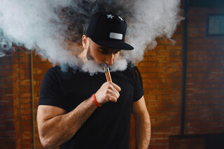 hombre_vaping_vapershop
